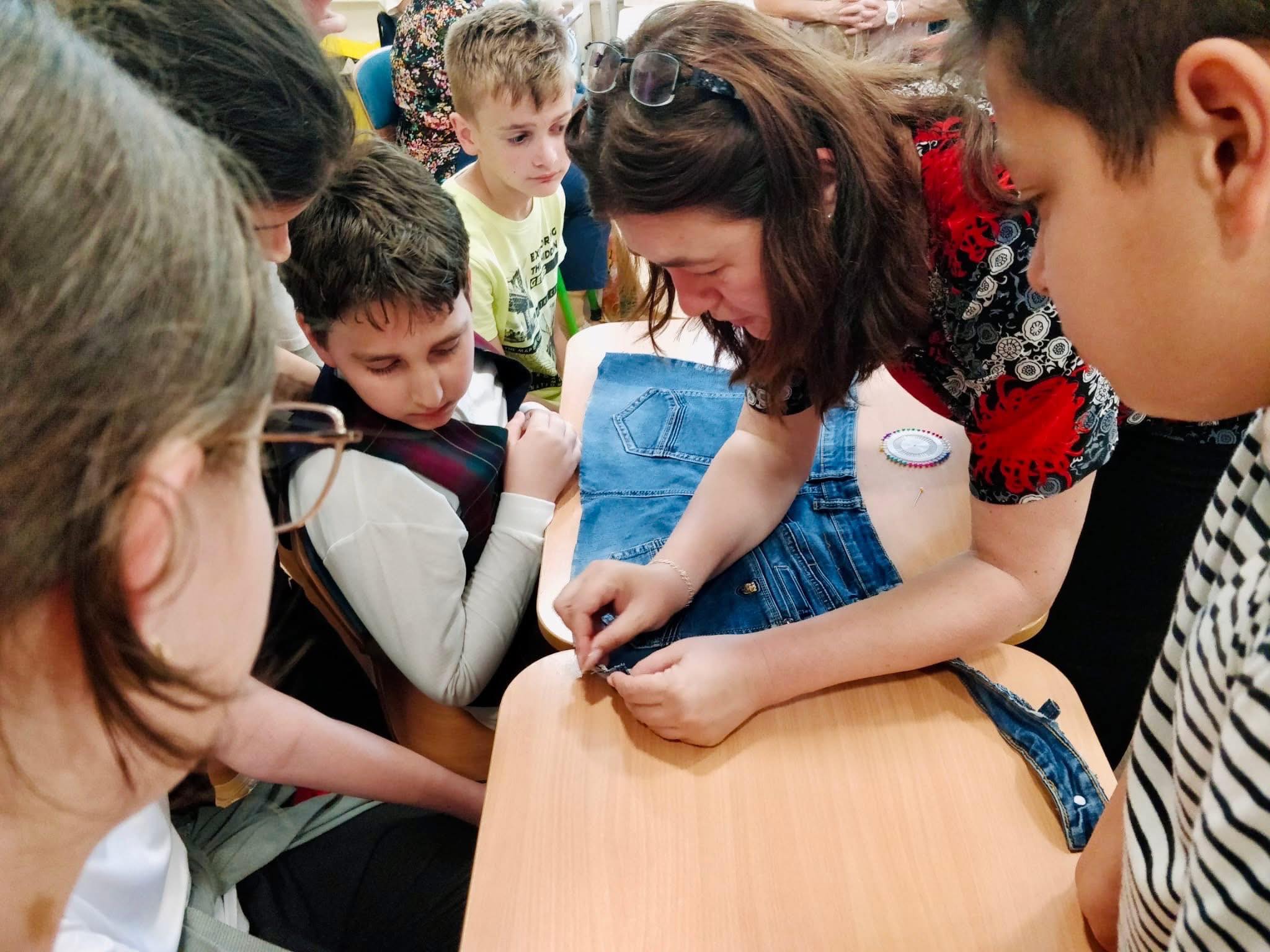 Proiect „De la deșeu textil la resursǎ – inovație prin reutilizare” , Școala Gimnazială nr 30